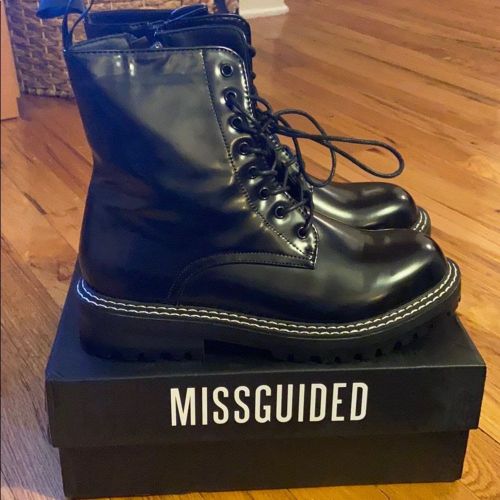 Sole Stitching Lace Up Chelsea Boots